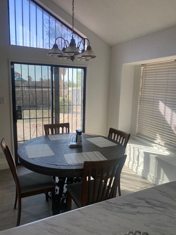Foto del edificio - 895 Melville Ln