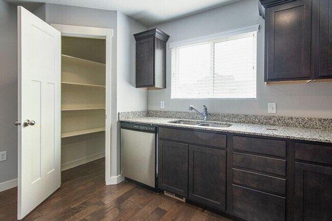 Foto del edificio - Amazing Paytons Quarry Townhome in Herriman