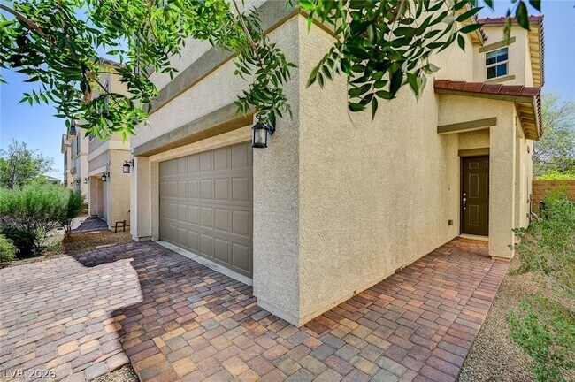 Foto del edificio - 6363 Amelia Ridge Ave