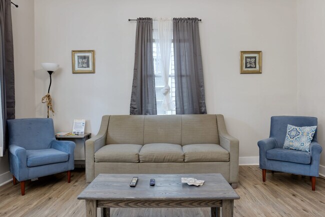 Building Photo - 707 2nd Ave