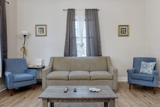 Building Photo - 707 2nd Ave