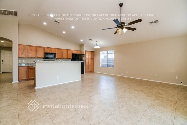 Building Photo - 204 W Belmont Red Cir