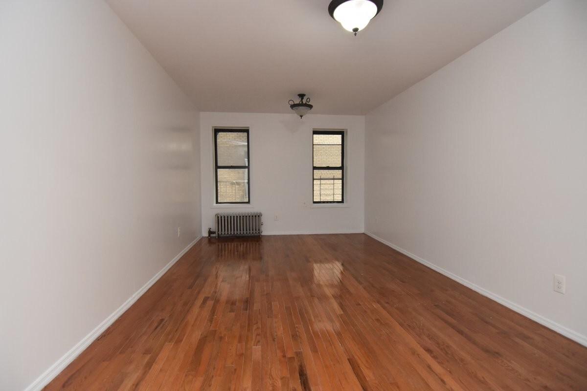 Primary Photo - 975 Walton Ave