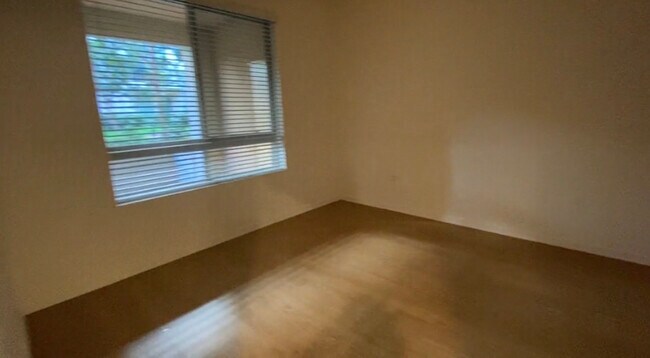 Building Photo - 6020 Seabluff Dr
