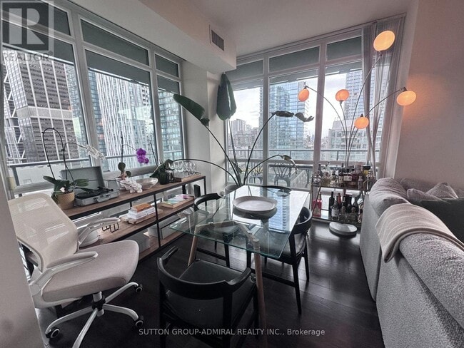 Building Photo - 825 Church St