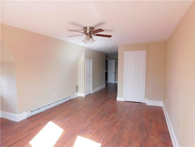 Building Photo - 133 E Mount Airy Ave