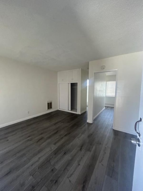 Foto del edificio - 905 Daisy Ave