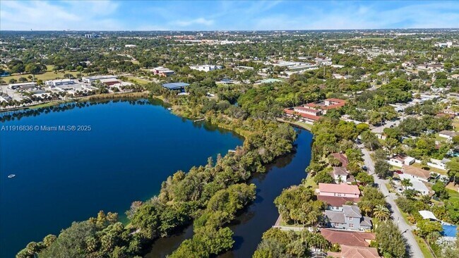 Foto del edificio - 413 NW 23rd Ave