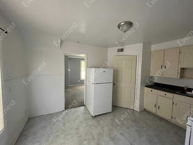 Building Photo - 17419 Lincoln Ave