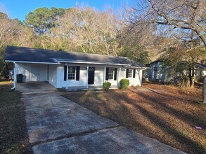 Building Photo - 213 Meadowbrook Dr