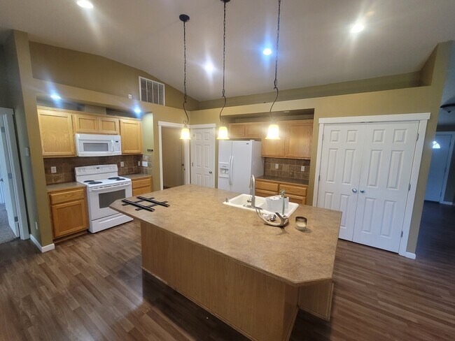 Foto del edificio - 5116 Tyler Ct