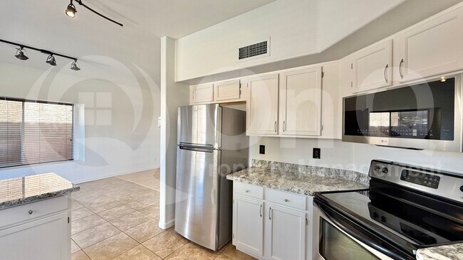 Foto del edificio - 1520 E Flint St