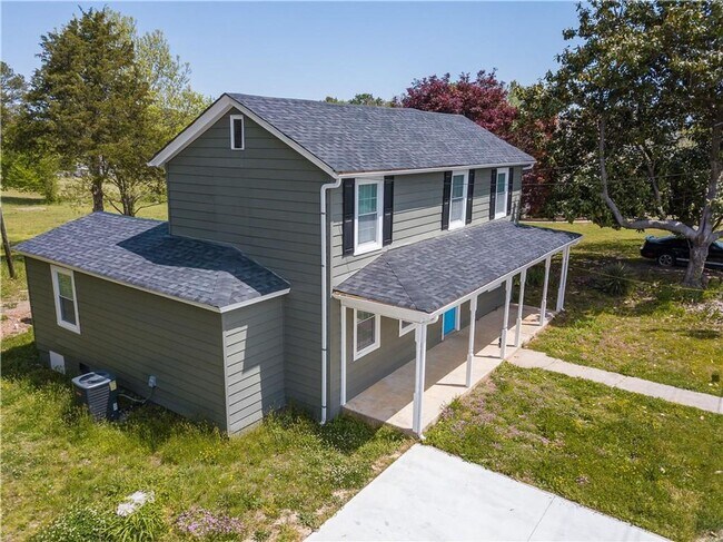 Building Photo - 3 Bedrooms.  2.5 Baths. Luxury Upgrades