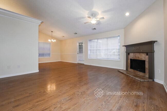 Building Photo - 390 Cambridge Way