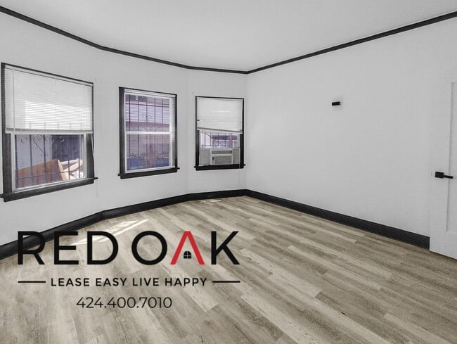 Foto del edificio - Spacious Two Bedroom with New Stainless St...