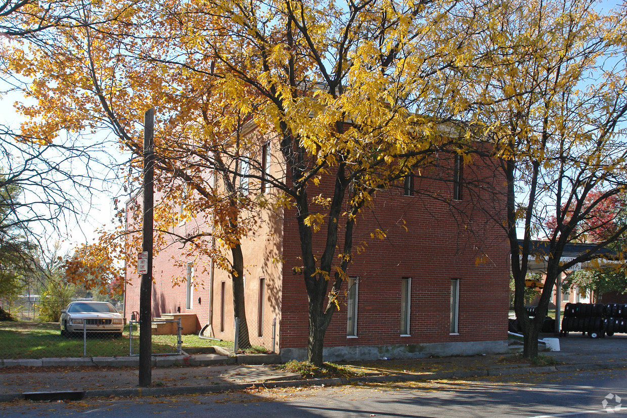 Primary Photo - 530 W Breckinridge St