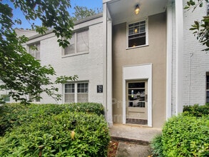 Building Photo - 100 Lewis Dr