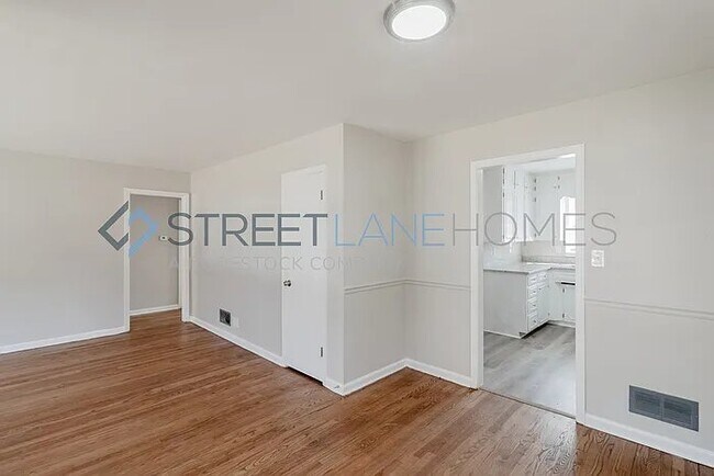 Foto del edificio - 831 Martinwood Rd