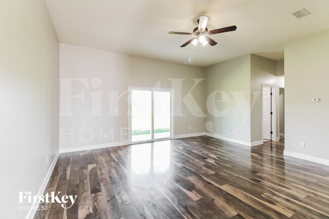 Foto del edificio - 2612 Royal Pointe Dr