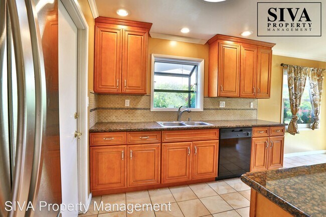 Foto del edificio - 3 br, 1 bath House - 1810 Charmeran Ave