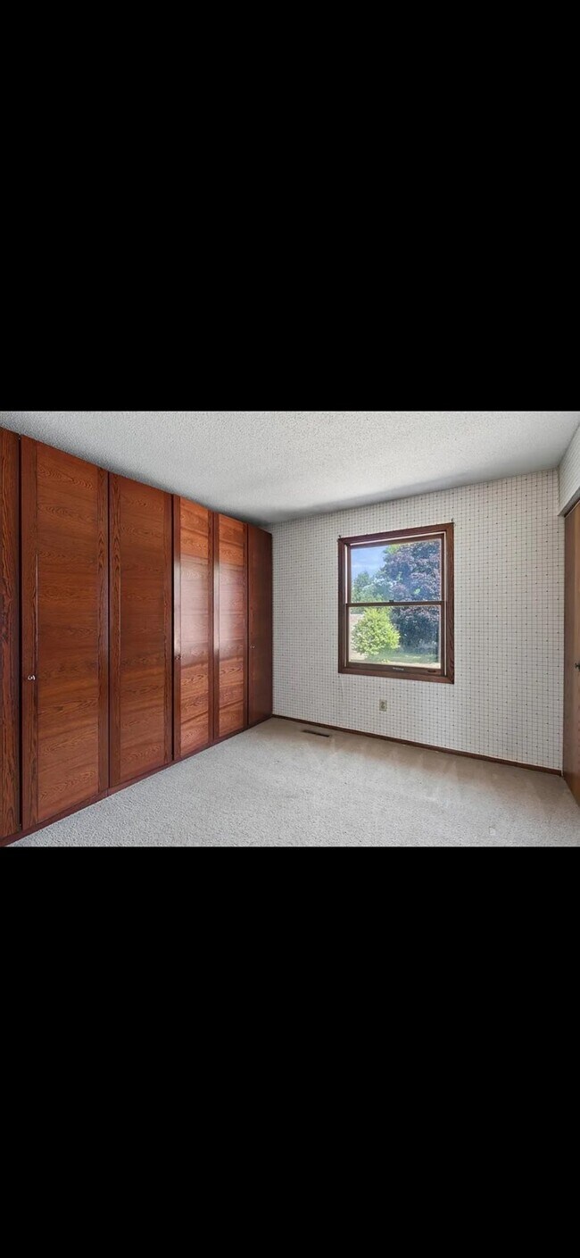 Foto del edificio - 1772 Eldridge Ave W