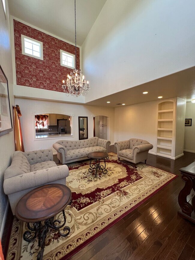 Building Photo - 3 BEDROOM HOME IN MESA DEL SOL!
