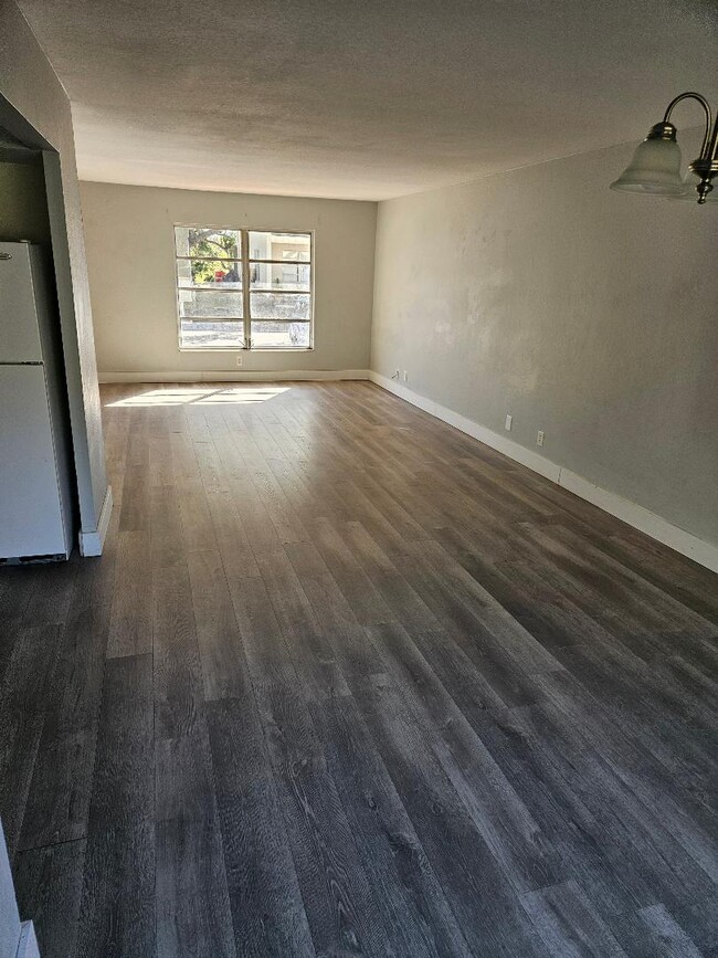 Foto del edificio - 405 Barlow Ave