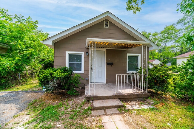 Building Photo - 1219 Aberdeen Ave