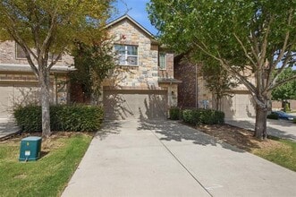 Building Photo - 2649 Jackson Dr