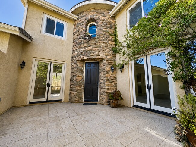 Building Photo - Spacious 5 (or 6) Bedroom House with attached ADU in Winchester for Rent