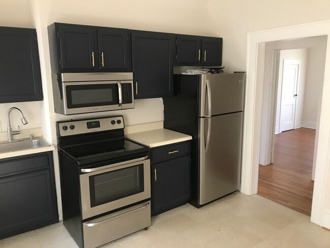 Building Photo - Adorable Two Bedroom Home In Plaza Midwood!