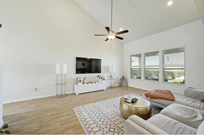 Building Photo - 6603 Wolf Pack Dr