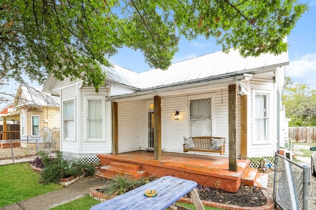 Photo - Charmer Close to Downtown! Apartment