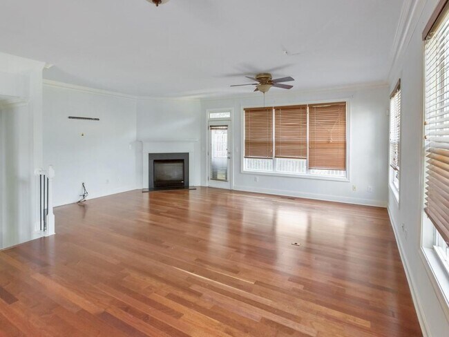 Foto del edificio - 3214 Greenwood Oak Dr