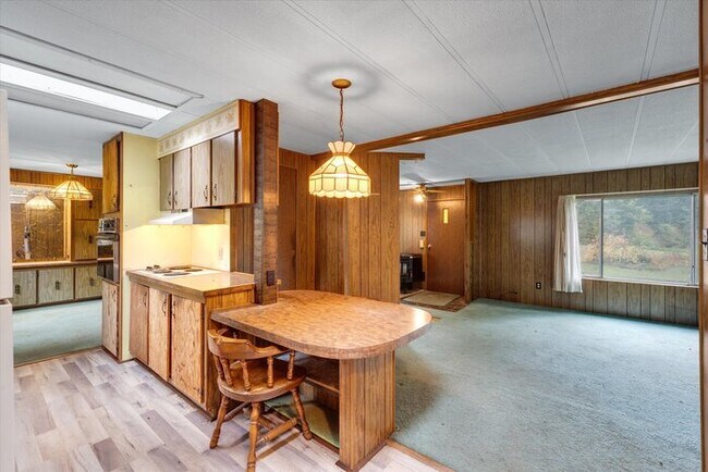 Foto del edificio - THREE BEDROOM MANUFACTURED HOME WITH SHOP