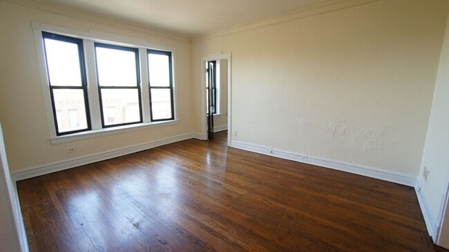 Building Photo - 2638 N Milwaukee Ave