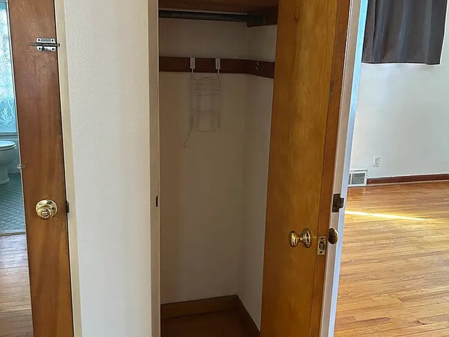 Building Photo - 4914 Lansdowne Ave