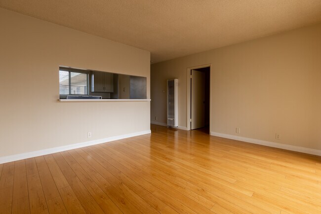 Foto del edificio - 6255 Fulton Ave