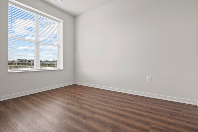 Building Photo - The Flats at Carriage Commons