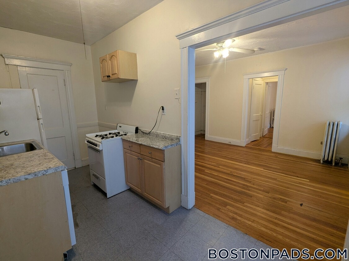 Primary Photo - 33 Walbridge St
