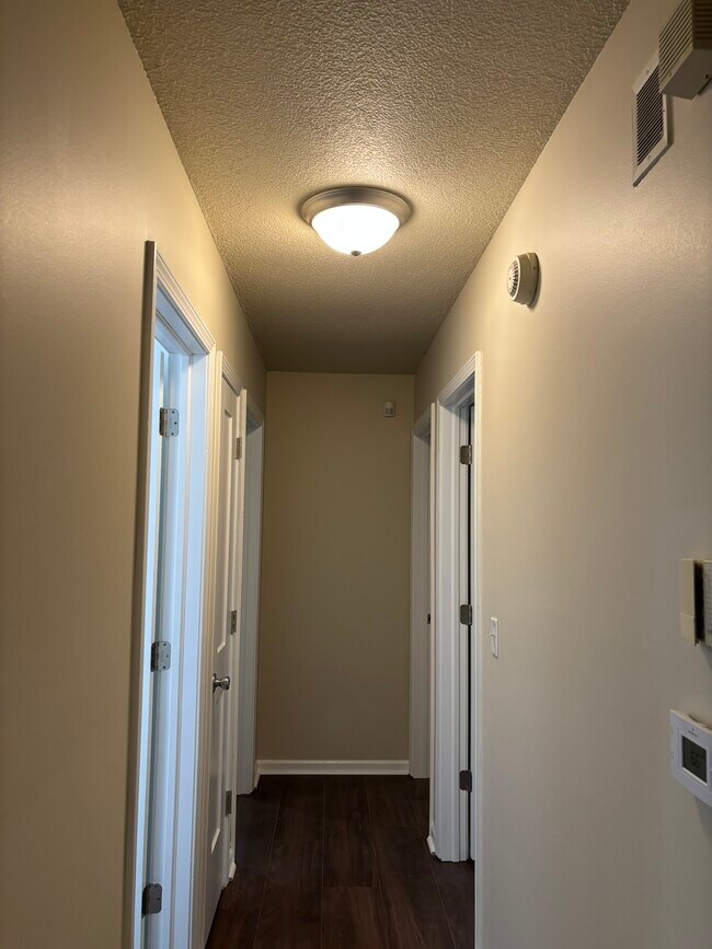 Foto del edificio - 8599 E H Ave