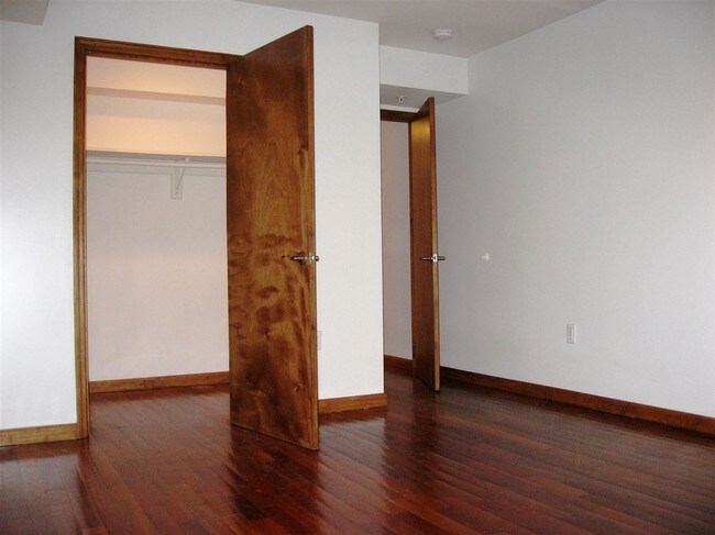 Building Photo - 112 63rd St