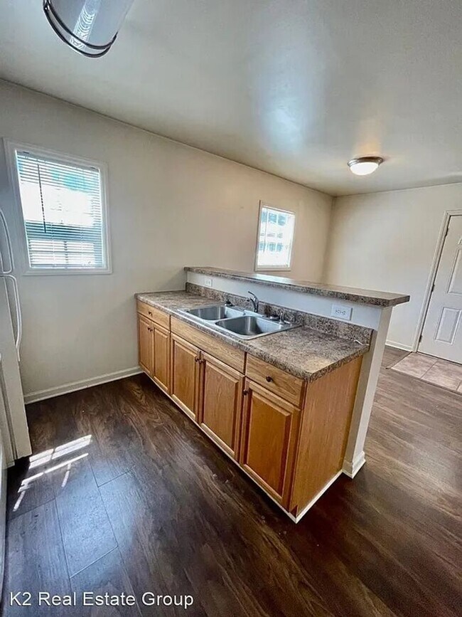 Building Photo - Cute and charming 1 Bedroom 1 bath apartme...