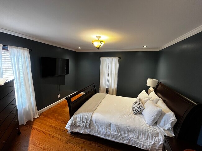 Foto del edificio - 1838 Oakridge Dr