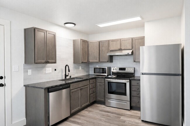 Building Photo - 710 Jefferis Ave