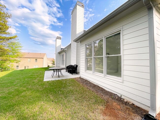 Building Photo - Newer Construction Farmhouse Style Home!