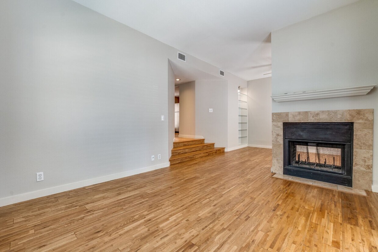 Primary Photo - Adorable 1 bedroom 1 bath condo with spaci...