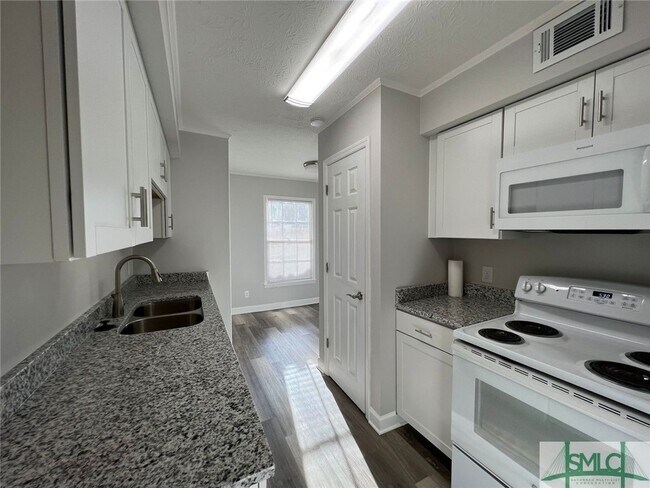 Building Photo - 36 King Henry Ct