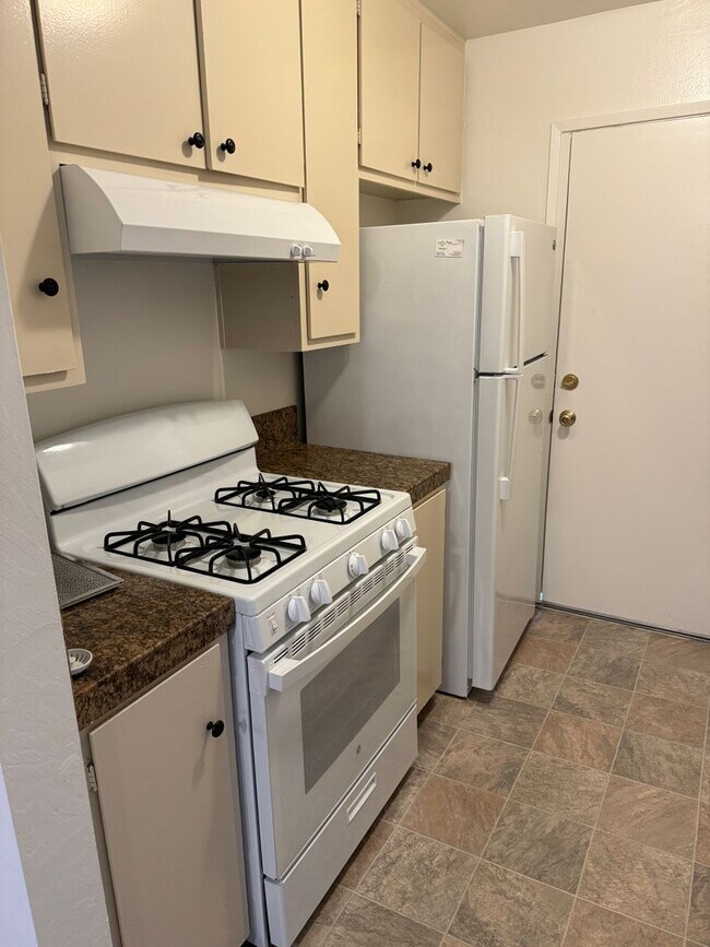 Foto del edificio - UPSTAIRS 2 BED UNIT IN ROSEVILLE!!