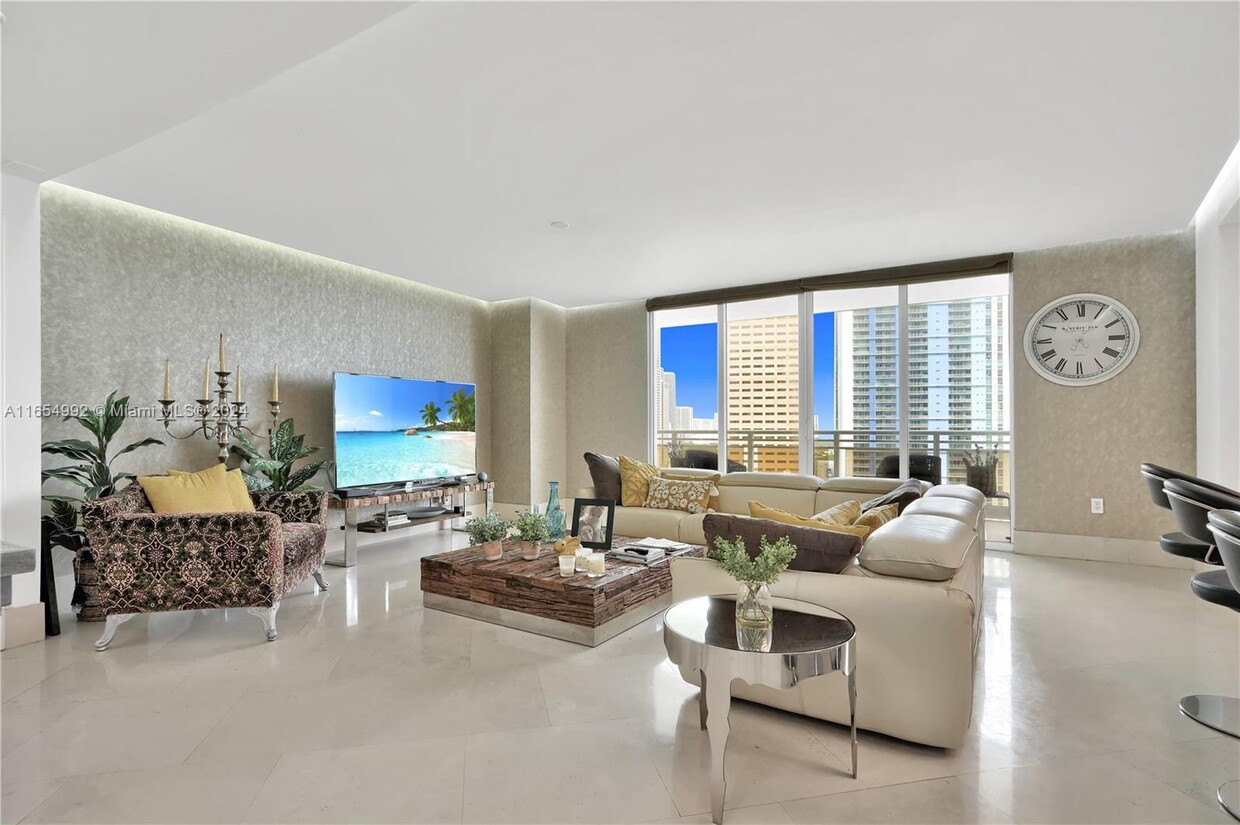 Living Area - 901 Brickell Key Blvd